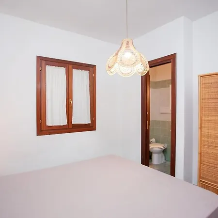 - Four-room Apartment, 4 Steps From The Center, Citai Feriehus San Teodoro (Sardinia)